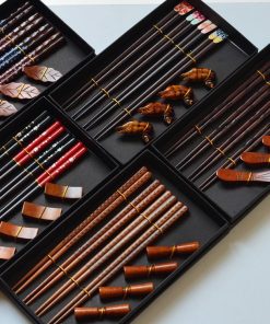 Hộp đũa quà tặng xuất Nhật (4 đôi) kèm kê đũa - Đũa gỗ phong cách Nhật - The Bamboo